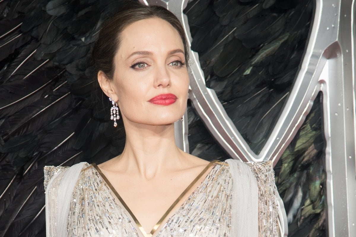 Angelina-Jolie height